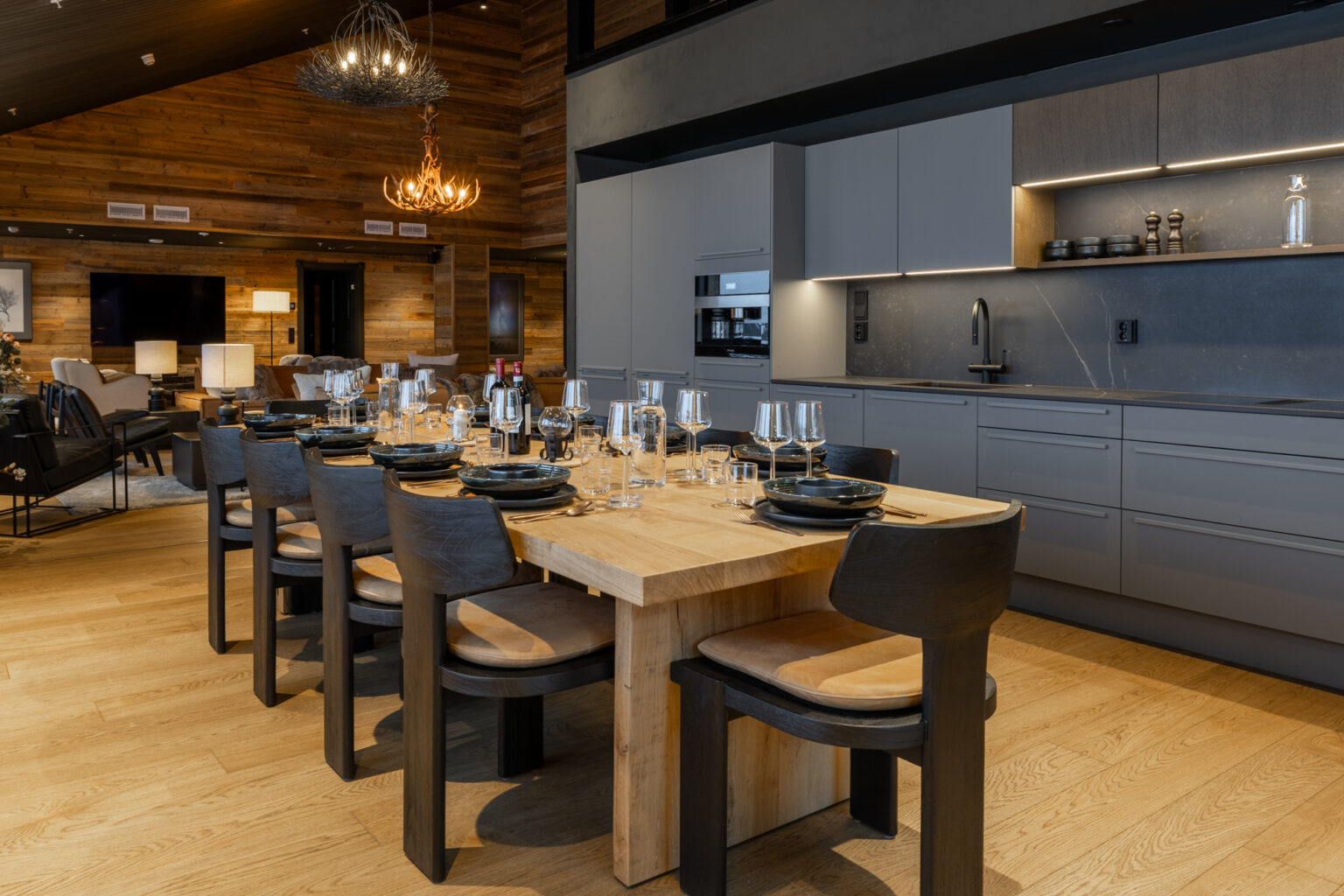 High End Penthouse Apartment With Private Outdoor Dining Area Reference: Penthouse